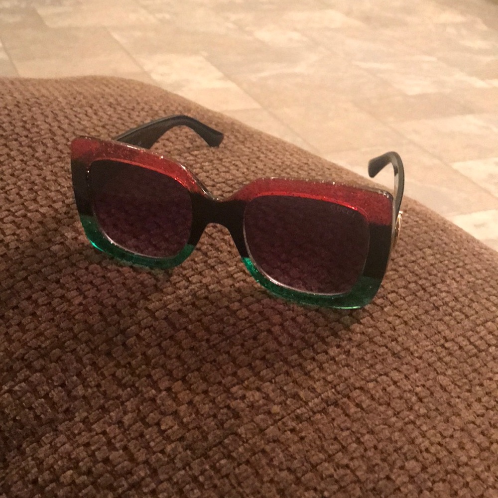 Diva-ish Green red & black sunglasses frame